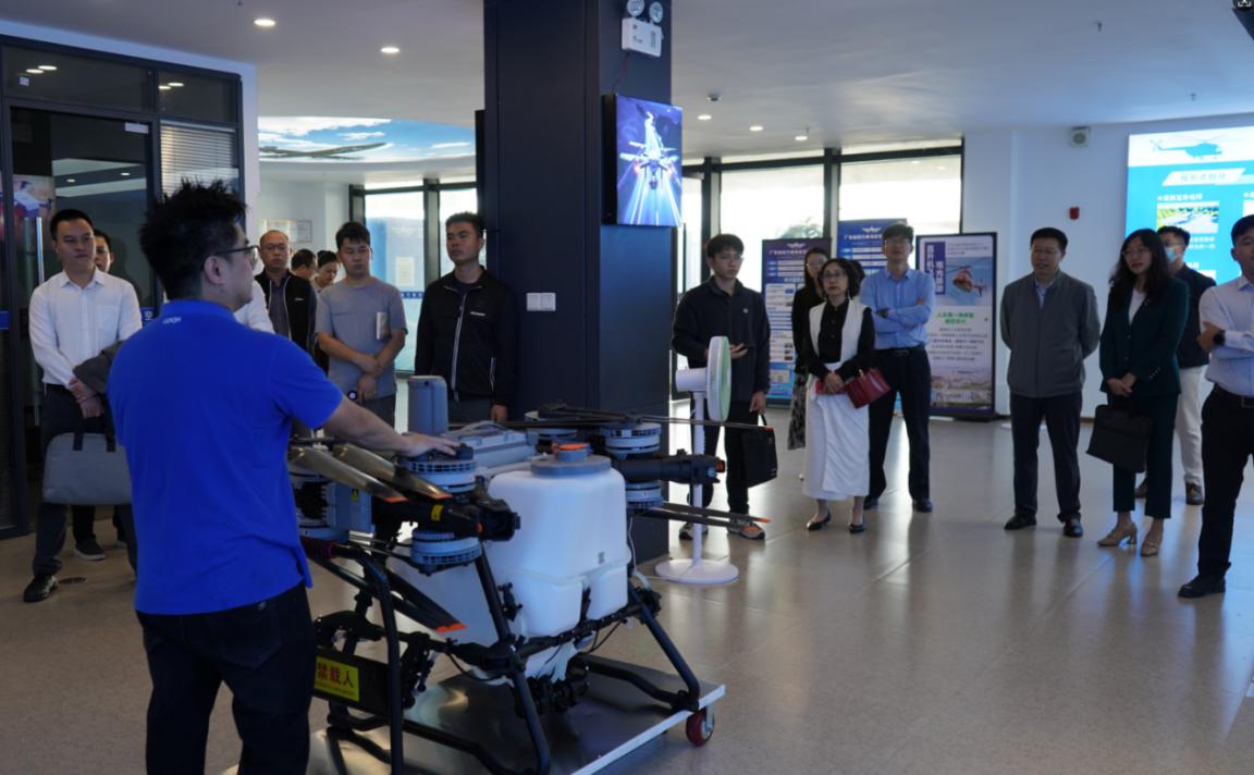 参观启航通用航空有限公司科普展厅.jpg
